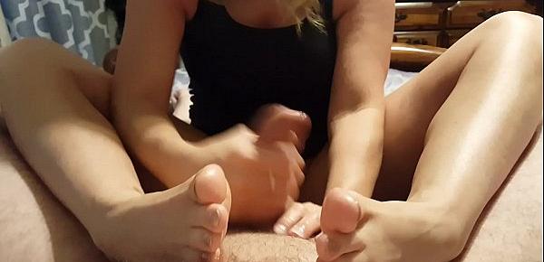  Amateur wife handjob with gold toes and pretty pussy